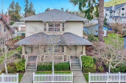 260 Se Andrews St, Issaquah, WA, 98027-3416 | Card Image