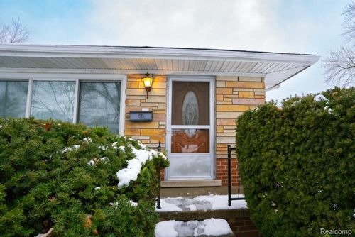 28031 Lorraine Ave, Warren, MI, 48093-4921 | Card Image