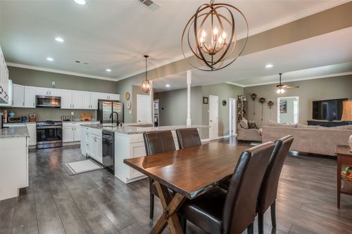 411 E Ross St, Waxahachie, TX, 75165-2636 | Card Image