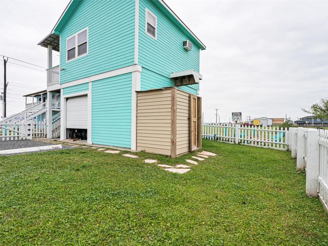 2080 Highway 87, House other with 0 bedrooms, 3 bathrooms and 2 parking in Crystal Beach TX | Image 7