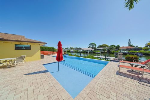 914 Chipaway Dr, APOLLO BEACH, FL, 33572-2707 | Card Image