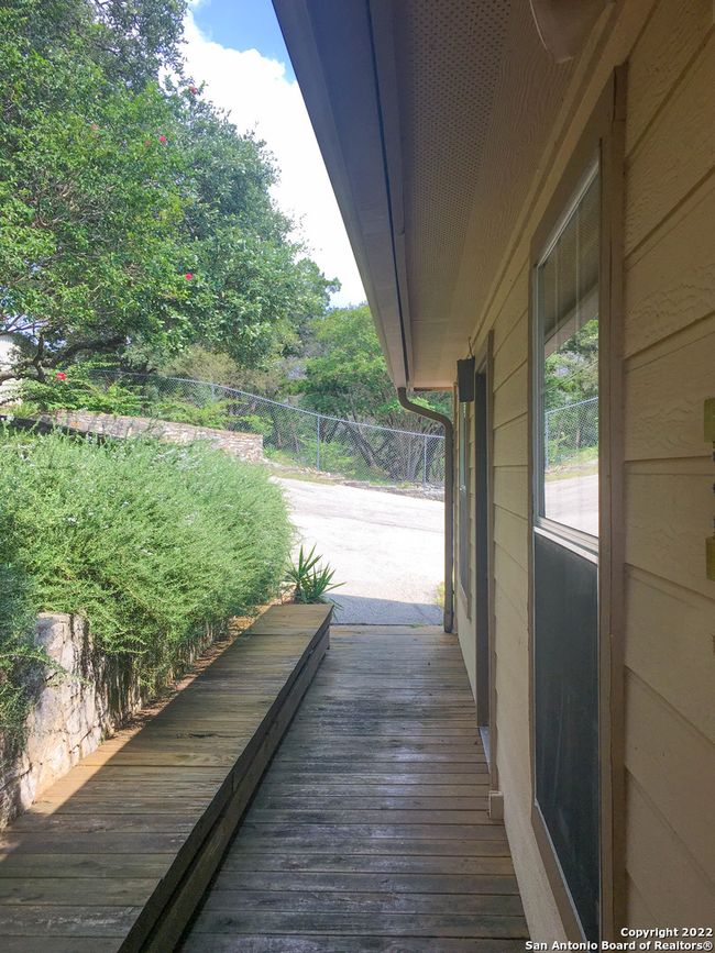 208 Scenic Mountain Dr, House other with 2 bedrooms, 3 bathrooms and null parking in Lakehills TX | Image 36