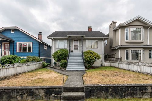 2236 Kitchener St, Vancouver, BC, V5L2X2 | Card Image