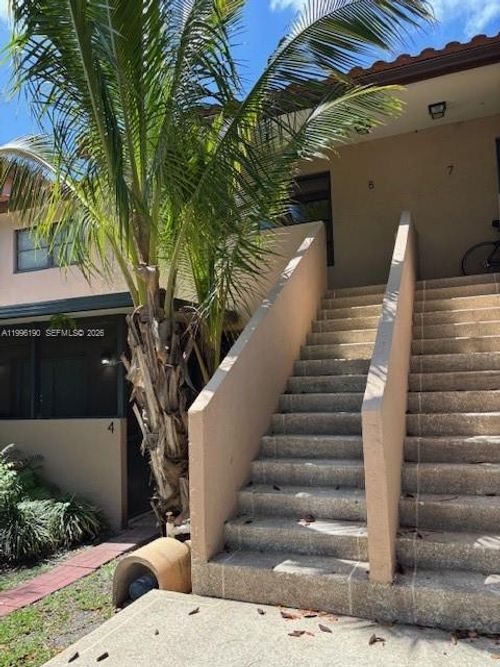 8-9050 Jacaranda Ln, Plantation, FL, 33324-3609 | Card Image