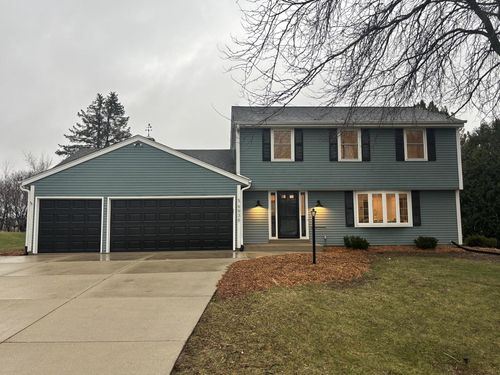 9936 N Concord Drive, Mequon, WI, 53097 | Card Image