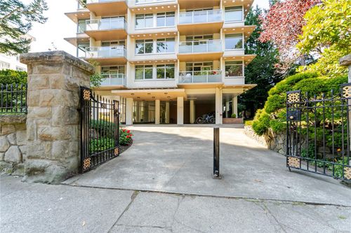 101-250 Douglas St, Victoria, BC, V8V2P4 | Card Image