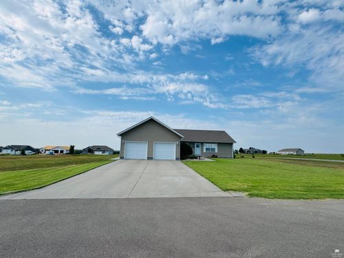 803 Hillcrest Dr, Clay Center, KS, 67432-1572 | Card Image