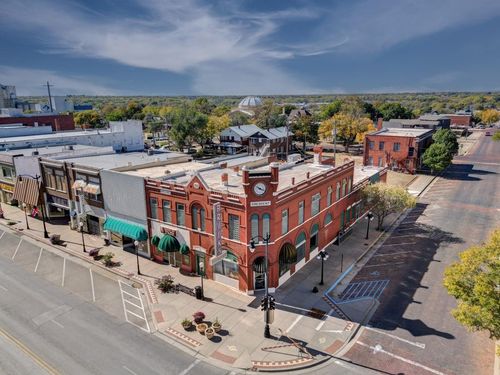 301 S Summit St, Arkansas City, KS, 67005-2848 | Card Image