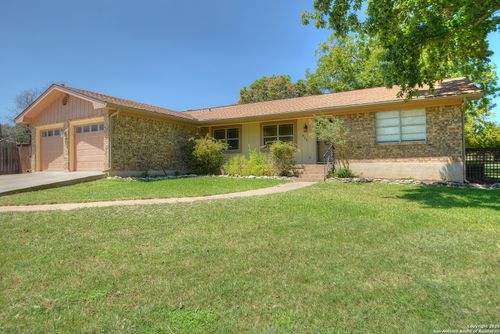 416 Valley Dr, Kerrville, TX, 78028-2840 | Card Image
