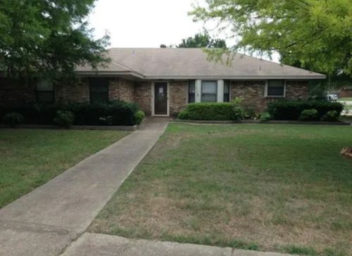 333 Meadowhill Dr, Benbrook, TX, 76126-4014 | Card Image