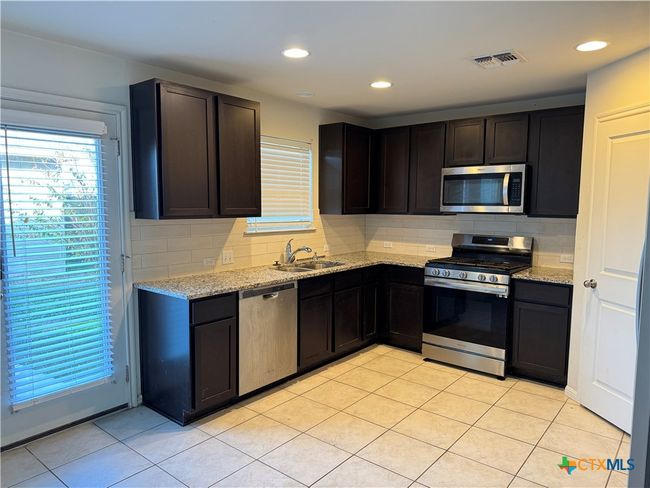 1126 Esplanade Pkwy, House other with 3 bedrooms, 3 bathrooms and null parking in San Marcos TX | Image 6