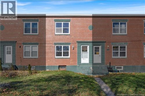 247 Gilbert St, Saint John, NB, E2K4E6 | Card Image