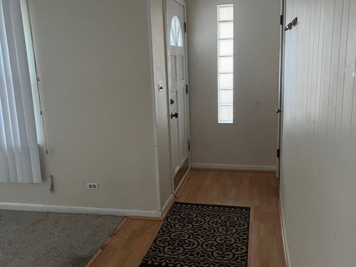 107 N Pierce Ave, Wheaton, IL, 60187-4631 | Card Image