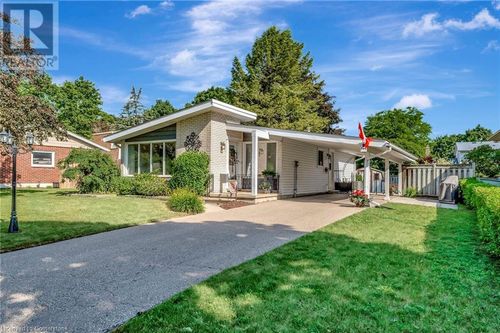 364 Boxbury Dr, Waterloo, ON, N2K1W2 | Card Image