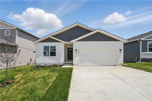 778 Creekmoor Dr, Raymore, MO, 64083 | Card Image