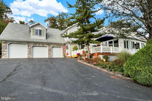64 Metz Rd, THOMPSONTOWN, PA, 17094-8866 | Card Image