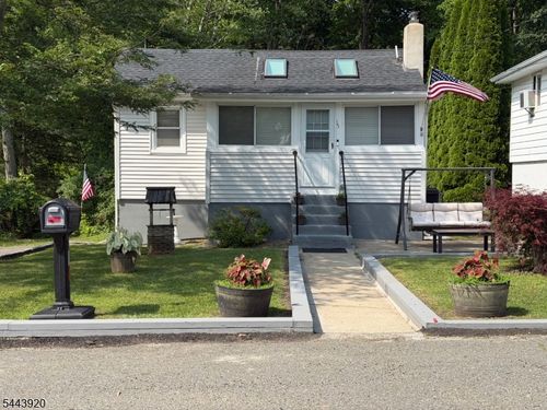 15 Kentucky Ave, Lake Hopatcong, NJ, 07849-1446 | Card Image