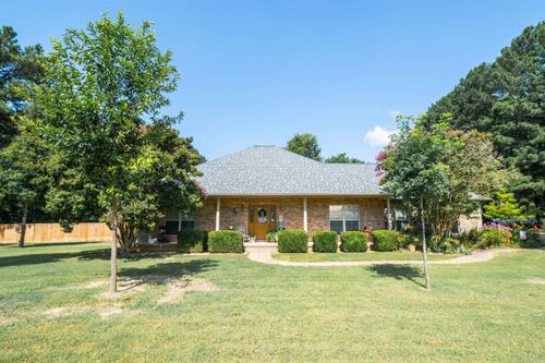 24 Sue Ln, Conway, AR, 72032-8405 | Card Image