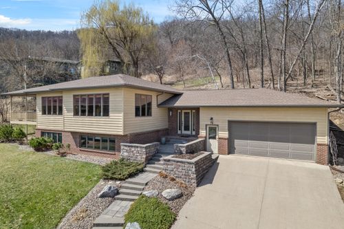 76 Rodeo Dr, Winona, MN, 55987-5027 | Card Image
