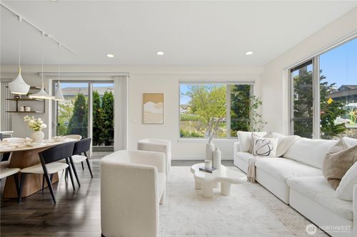 1901 25th Ave S, Seattle, WA, 98144-4705 | Card Image