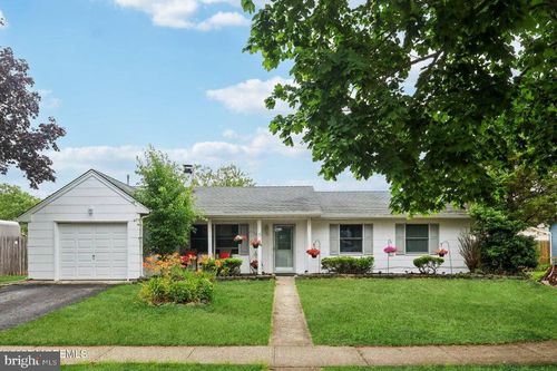 5 Pohatcong Ave, Waretown, NJ, 08758-2937 | Card Image