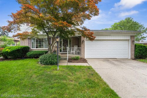 2002 Hempstead Dr, Troy, MI, 48083-2636 | Card Image