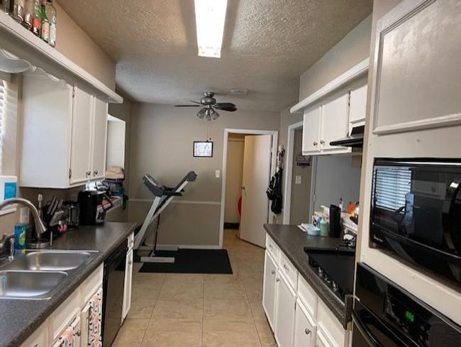 2426 Summer Spring Dr, House other with 3 bedrooms, 2 bathrooms and 2 parking in Spring TX | Image 9
