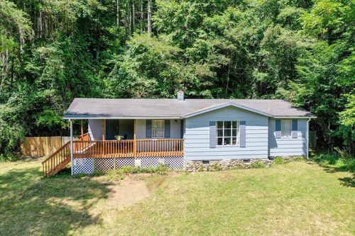 2063 Pedlar River Rd, VESUVIUS, VA, 24483-2802 | Card Image