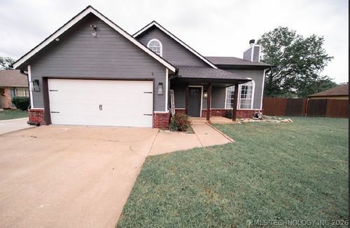 207 Valley Dr, Catoosa, OK, 74015-2108 | Card Image