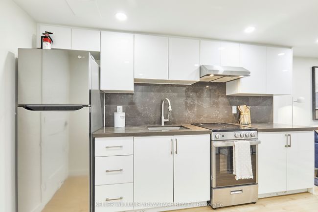 233 Kingston Rd, Home with 3 bedrooms, 3 bathrooms and 2 parking in Toronto ON | Image 14