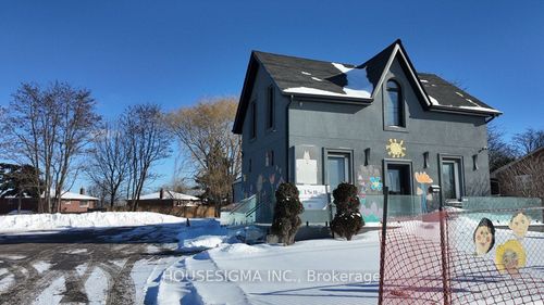 17867 Yonge St, Newmarket, ON, L3Y8Z3 | Card Image