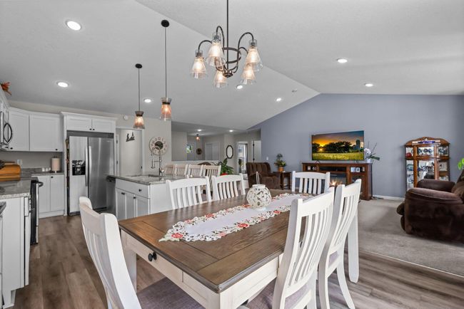 Dining view towards entry.jpg | Image 13