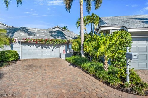 667 Bridgeway Ln, NAPLES, FL, 34108-2743 | Card Image