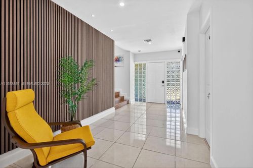 245 Ne 175th St, North Miami Beach, FL, 33162-1814 | Card Image