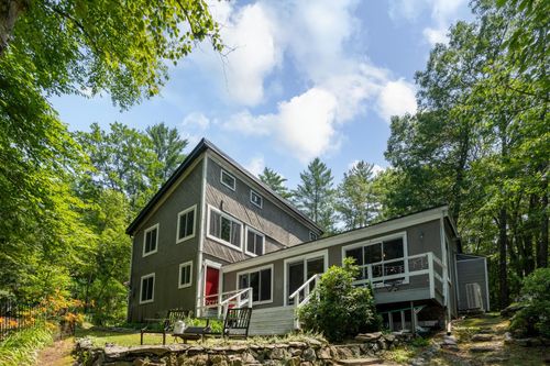 33 New Hampshire Dr, Webster, NH, 03303-7918 | Card Image