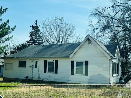 9758 Diamond Dr, Saint Louis, MO, 63137-3648 | Card Image