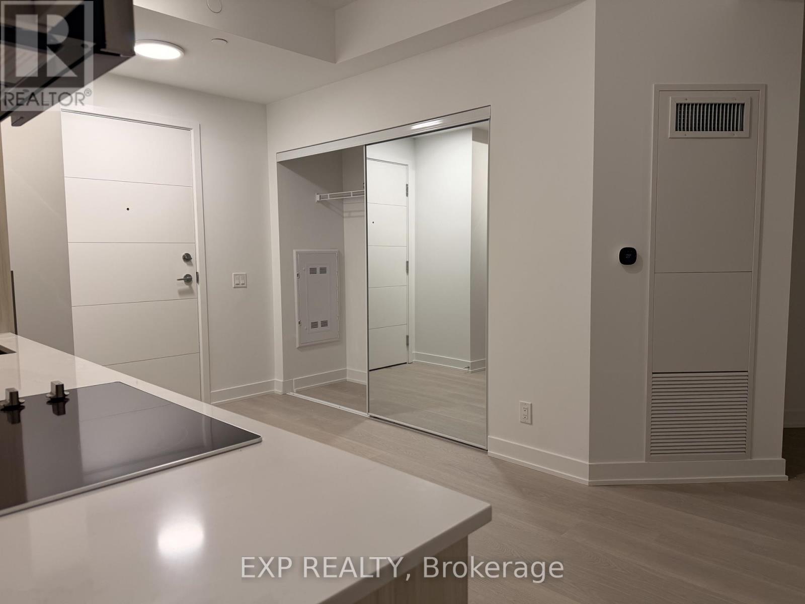 Residential Lease in Toronto (Clairlea-Birchmount) 3