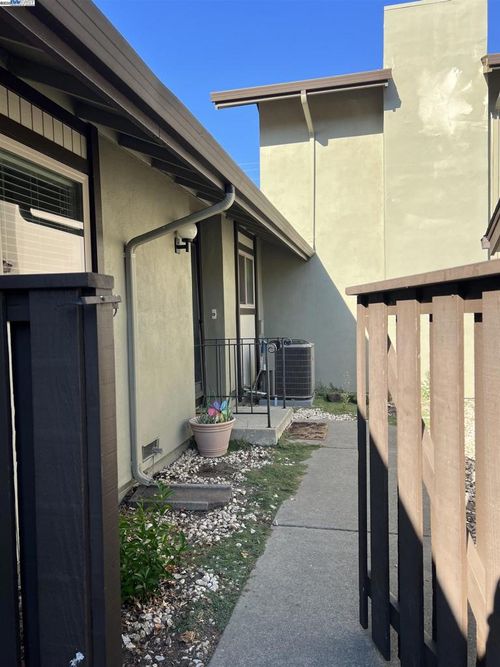 1628 Countrywood Ct, Walnut Creek, CA, 94598-1010 | Card Image
