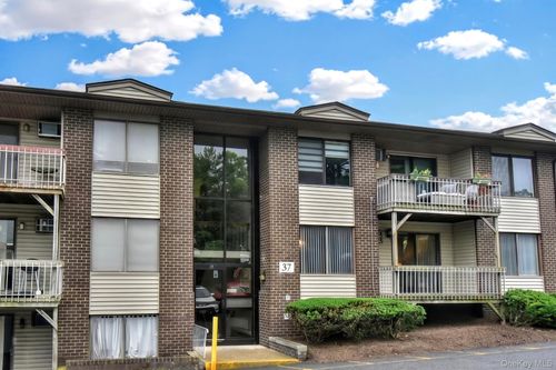 376 Country Club Ln, Pomona, NY, 10970-2529 | Card Image