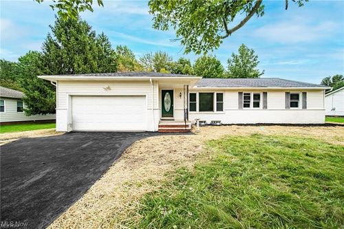 6766 Eastgate Dr, Mayfield, OH, 44143-2302 | Card Image