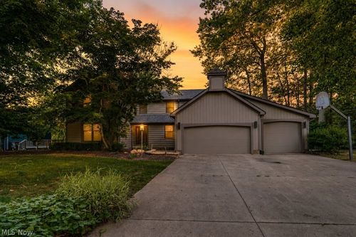 8458 Barbara Dr, Mentor, OH, 44060-1915 | Card Image