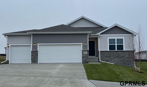 17031 Reynolds St, Bennington, NE, 68007-1732 | Card Image