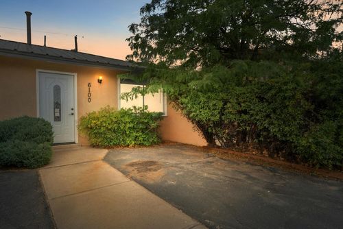 6100 Calle Nueve Nw, Albuquerque, NM, 87107-5709 | Card Image