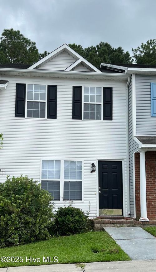 204 Meadowbrook Ln, Jacksonville, NC, 28546-7862 | Card Image