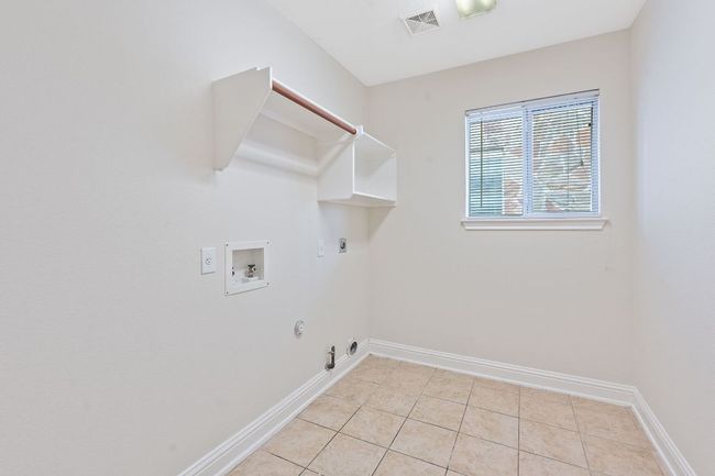 Laundry area featuring visible vents, hookup for a gas dryer, washer hookup, laundry area, and hookup for an electric dryer | Image 34