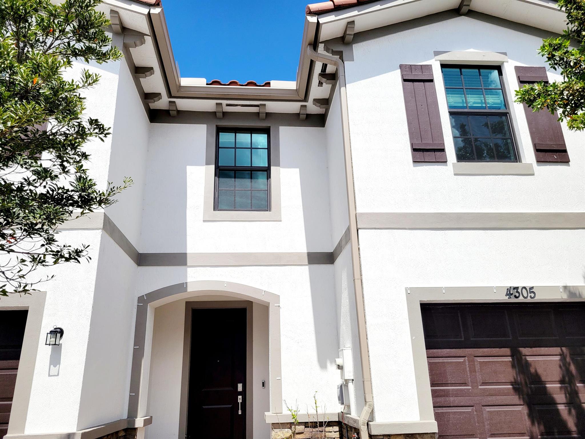 Bradbury Ct, Riviera Beach, FL 33410