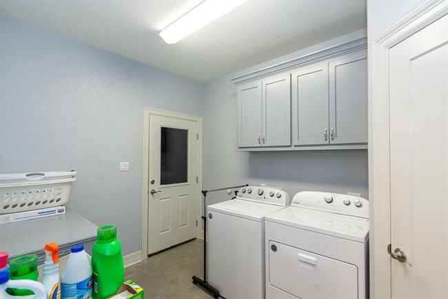 202 Horse Shoe Trl, House other with 3 bedrooms, 2 bathrooms and 2 parking in Angleton TX | Image 25