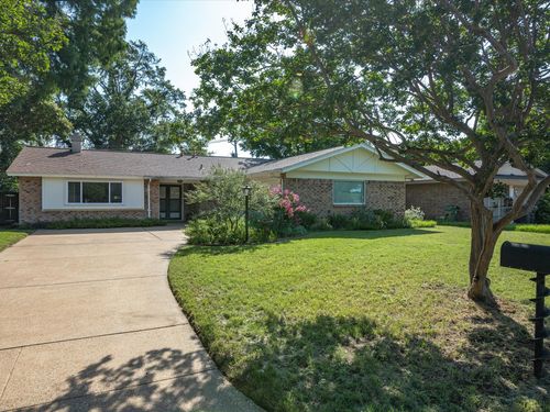 3207 Lynnwood Drive, Arlington, TX, 76013 | Card Image