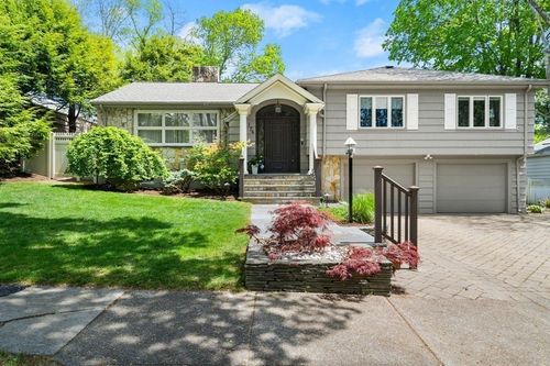 176 Paulson Rd, Newton, MA, 02468 | Card Image
