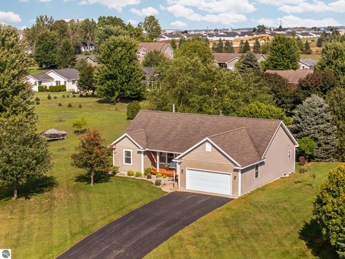 391 Farmstead Ln, Traverse City, MI, 49685-7189 | Card Image